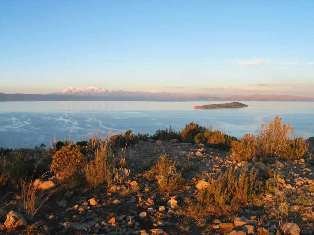Боливия Солнечный остров Снежный вид Низкое решение