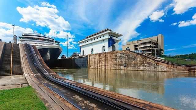Tag 8 Panama Kanal Bild 1