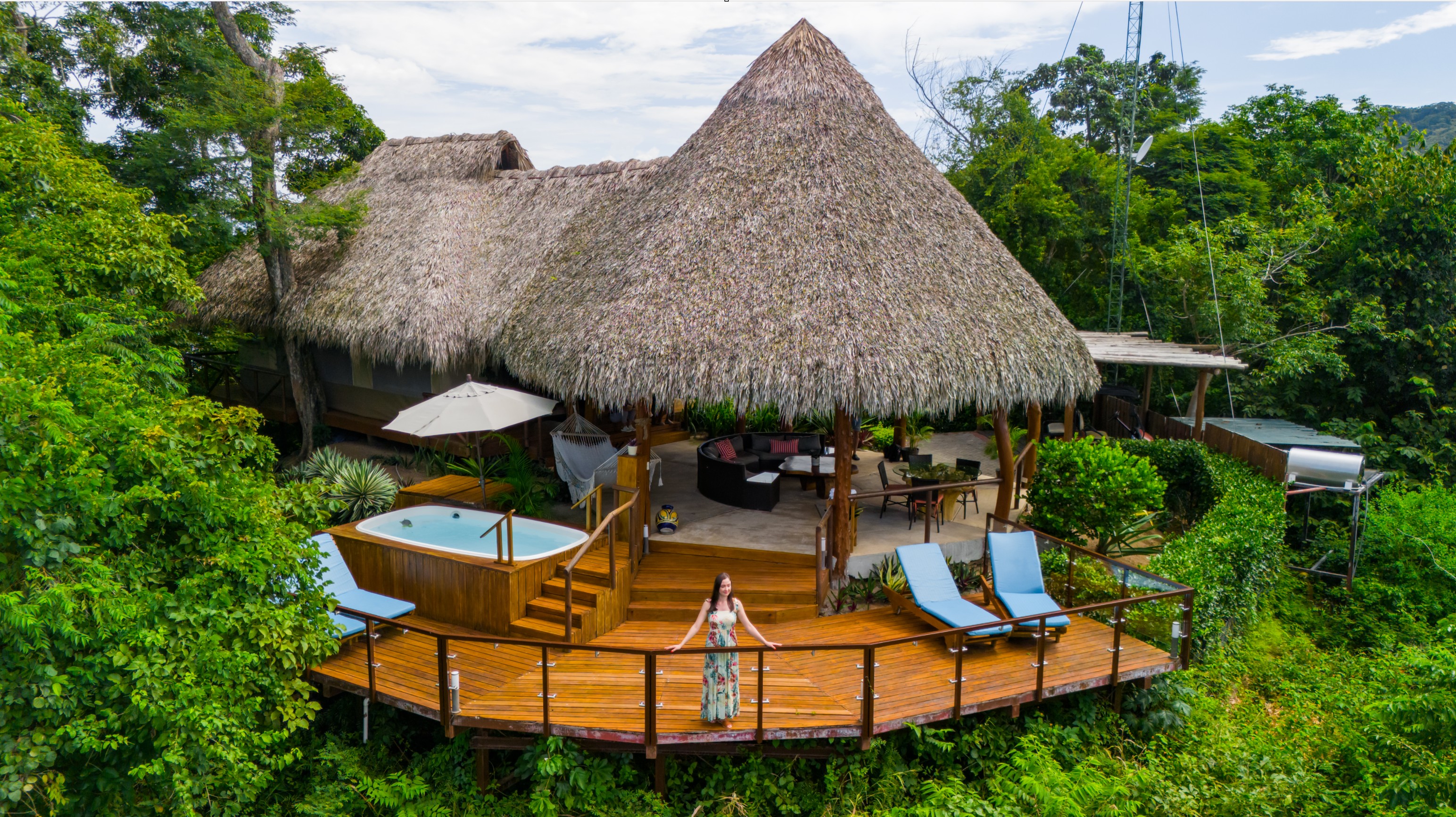 Glaemping Isla Chiquita Jacuzzi sozialer Bereich