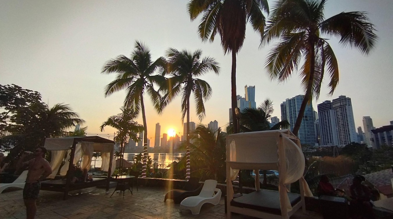 Hotel Plaza Paitilla pool am Abend