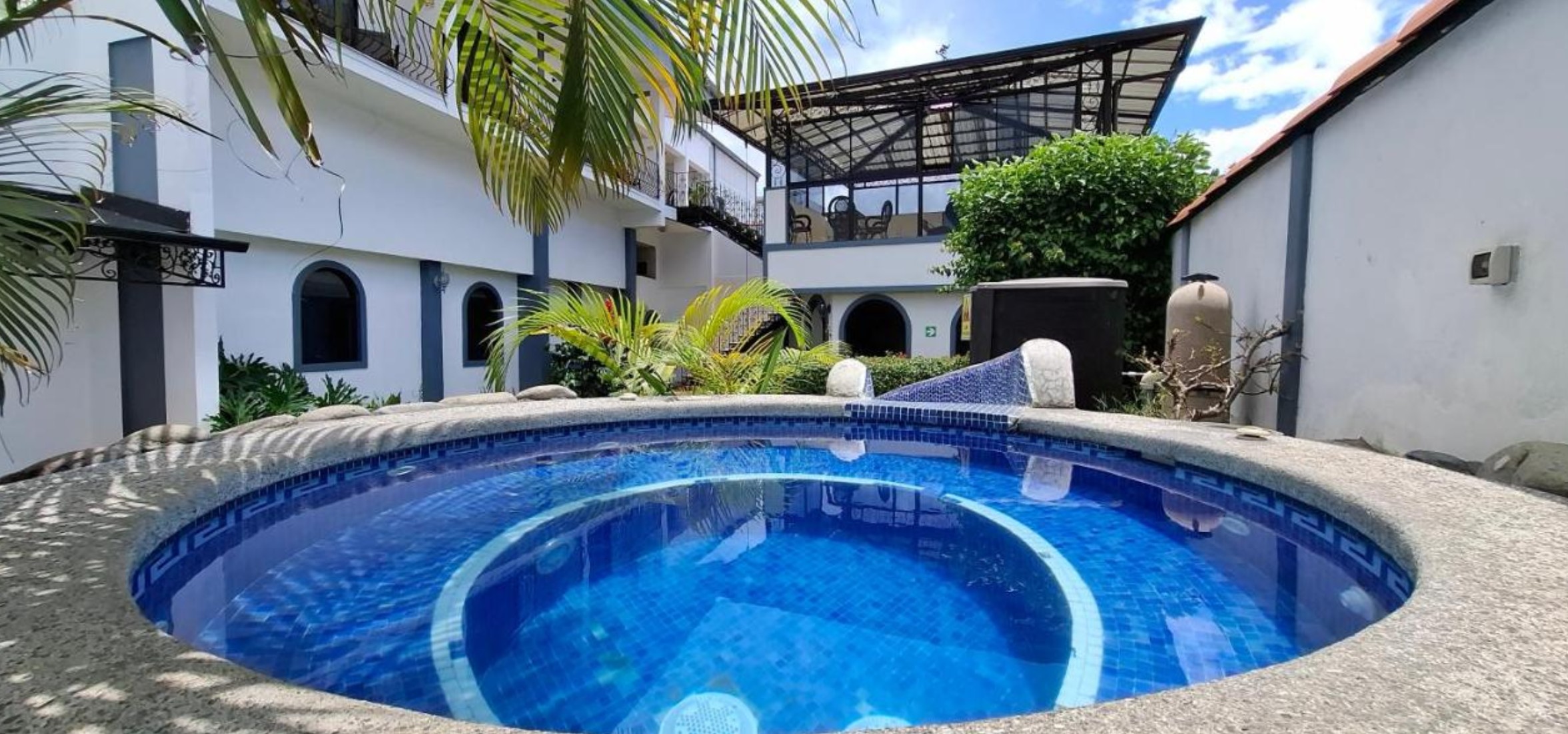 Hotel Santo Tomas San Jose Garten mit kleinem Pool