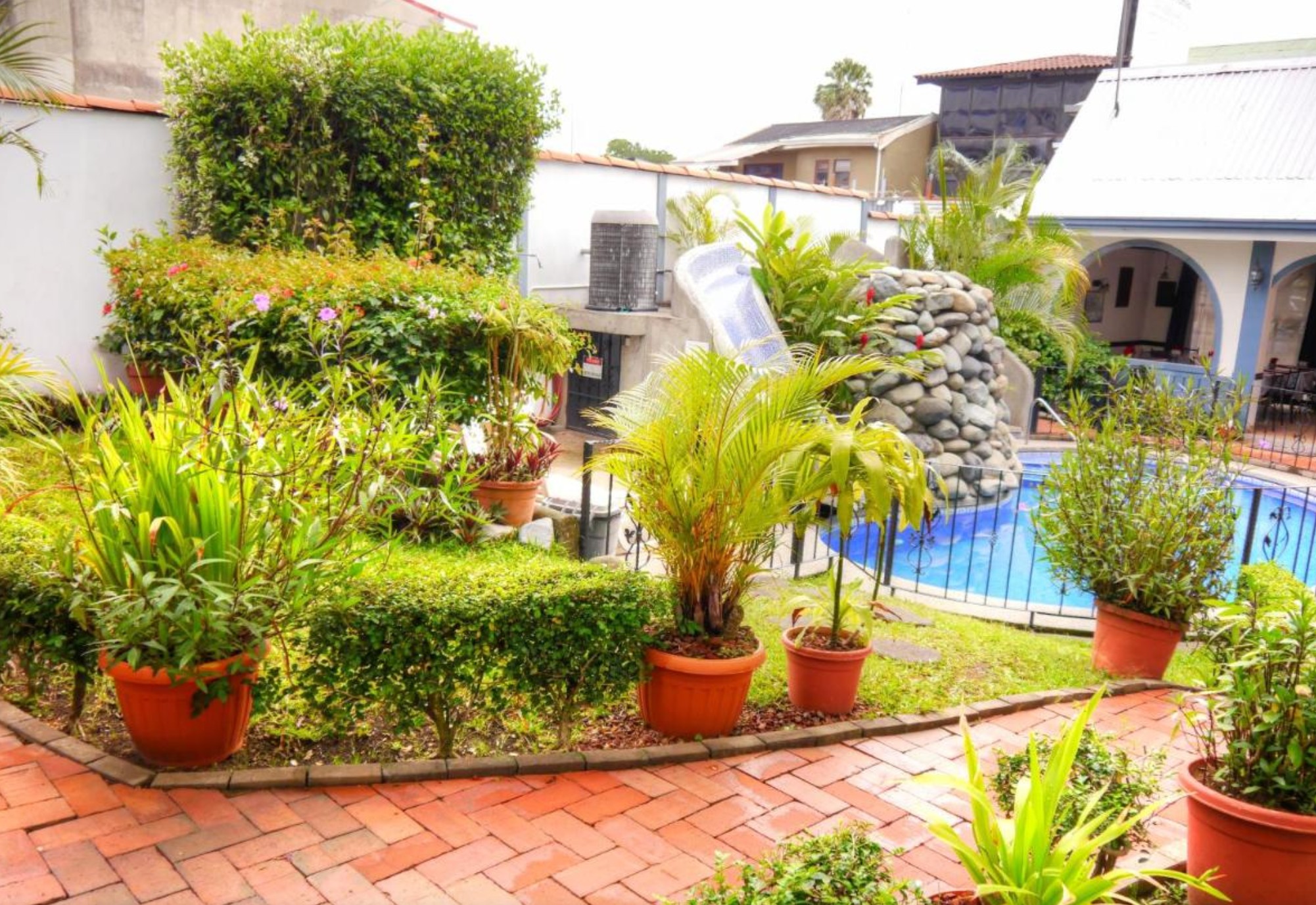 Hotel Santo Tomas San Jose Gartenbereich