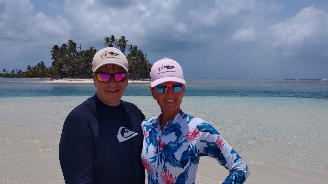 San Blas  zwei Leute mit cappy
