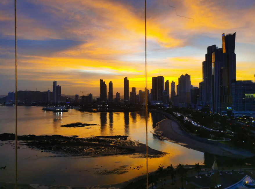 Coucher de soleil depuis la chambre de l'hôtel Paitilla