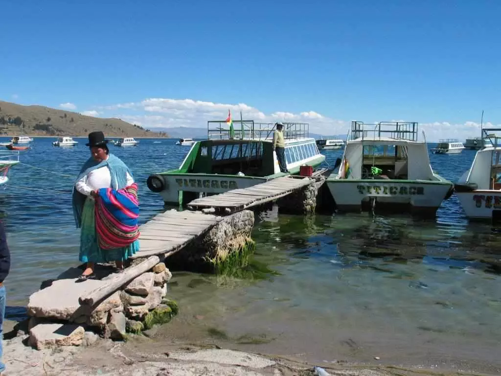 Sur le lac Titicaca du Pérou à la Bolivie