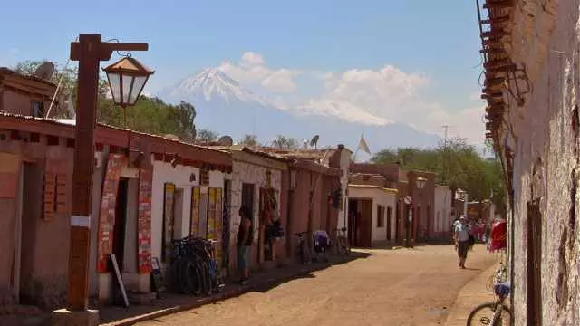 Rues de San Pedro de Atacama, voyage au Chili aller-retour, voyage au Chili en petit groupe, voyage au Chili, voyage au Chili, tour opérateur voyages au Chili, voyages individuels au Chili, voyage au Chili aller-retour en petit groupe