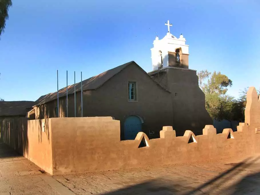 Catedral de San Pedro de Atacama, Chile ida y vuelta, Chile viaje en grupo pequeño, viaje a Chile, viaje a Chile, tour operador Chile viajes, viaje individual a Chile, Chile ida y vuelta grupo pequeño