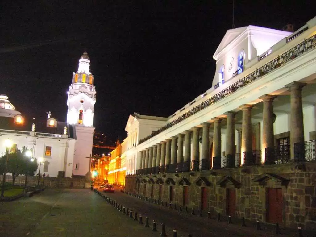 090507 Quito Zentrum Bei Nacht Ecuador Low Solution