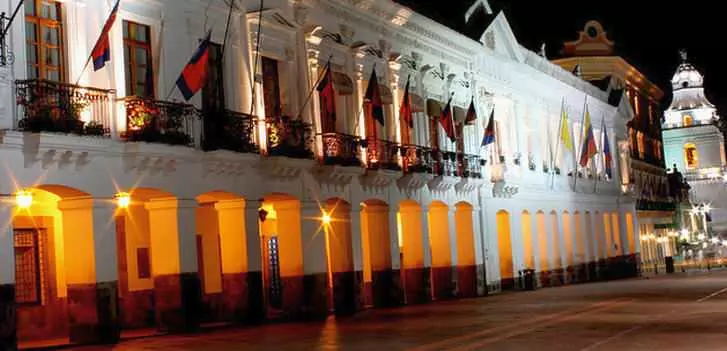 Grand paysage urbain intérieur de Quito