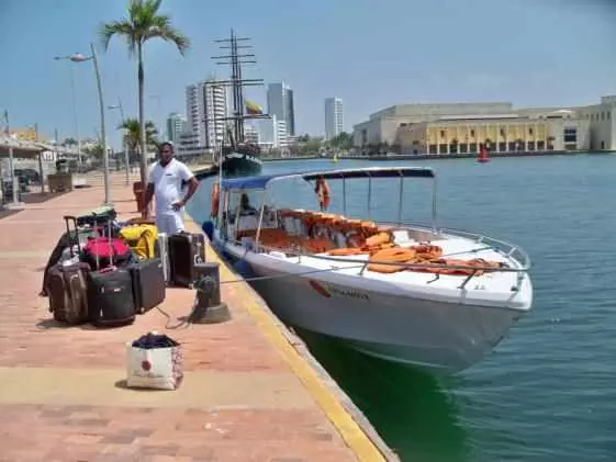 Día 13 Paseo en lancha rápida a Isla Mucura Colombia baja