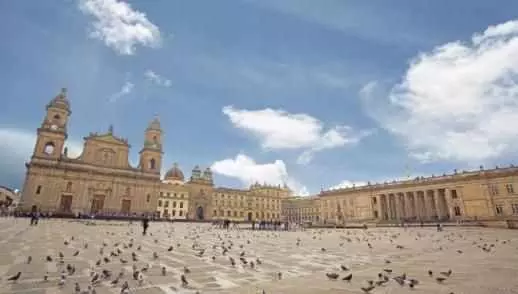 plaza de bolivar bogota 