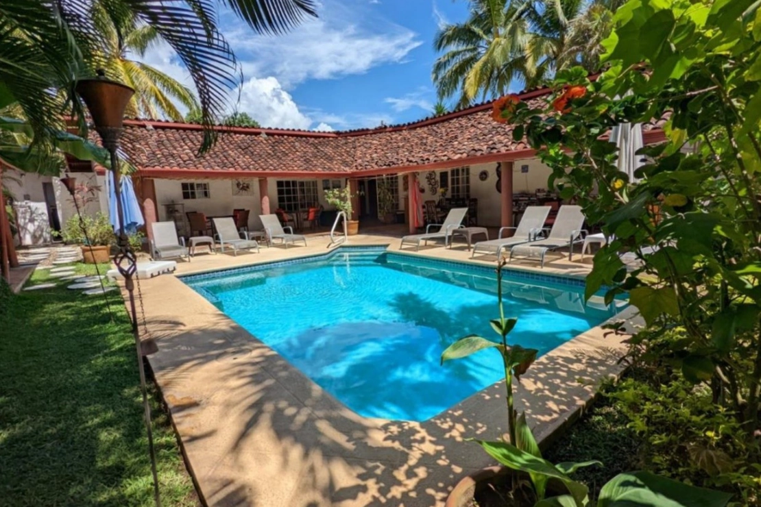 panama group tour hotel villa botero swimming pool