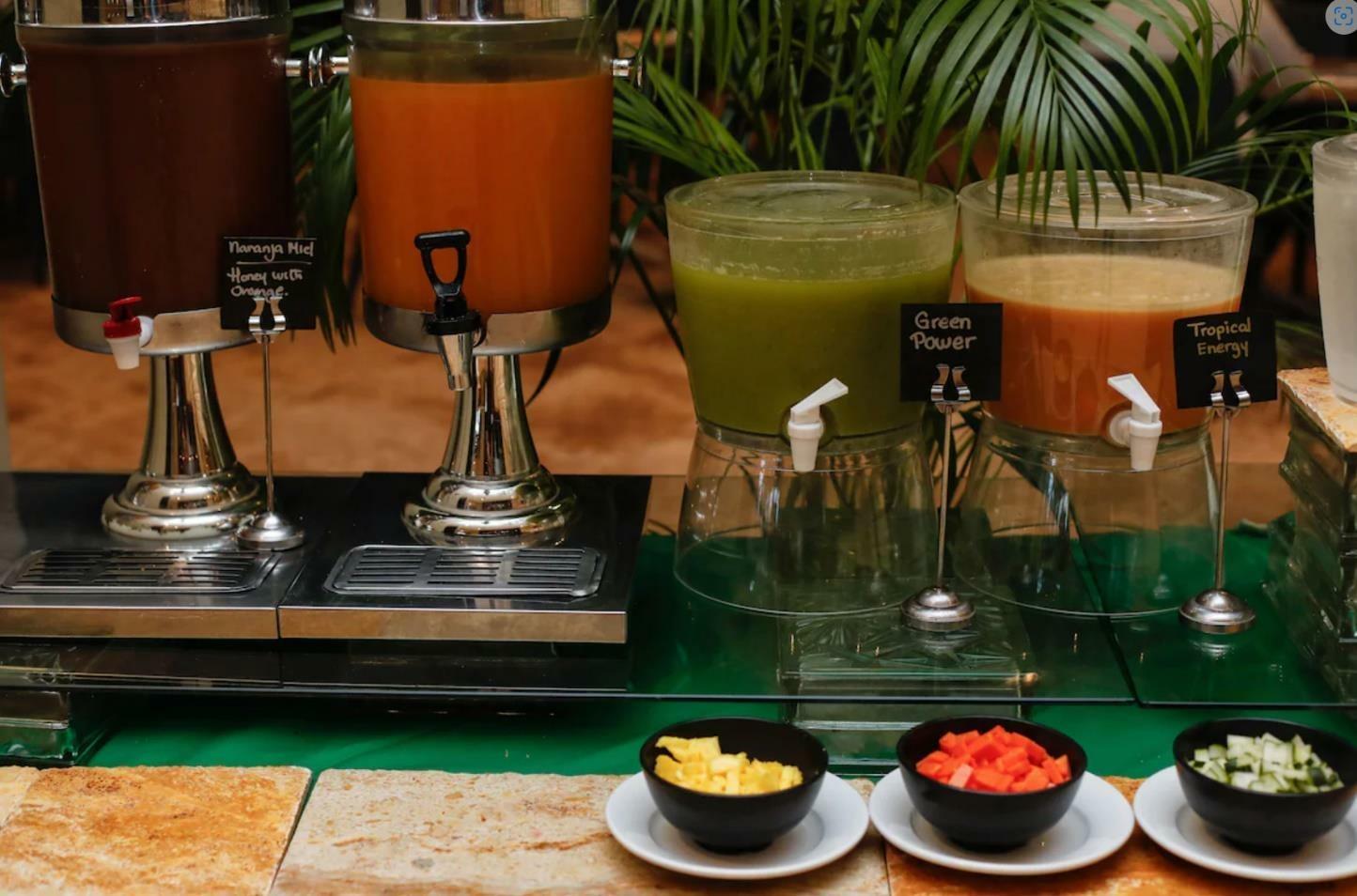 drinks am pool 2 hotel paitilla panama reise